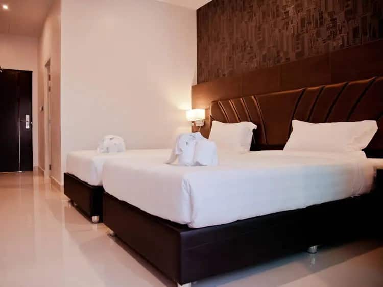 101 Holiday Suites: главное фото 1