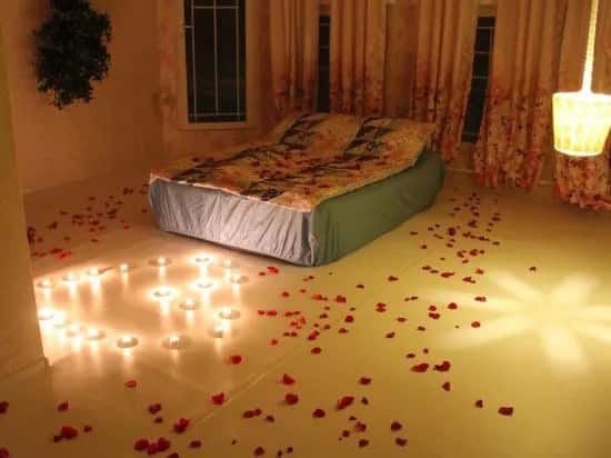 Night in Upsidedown House: главное фото 1