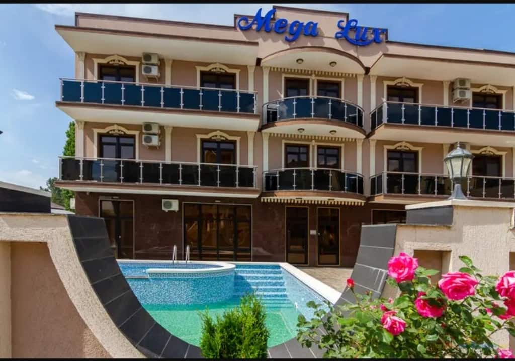 Hotel Mega Lyuks: главное фото 1