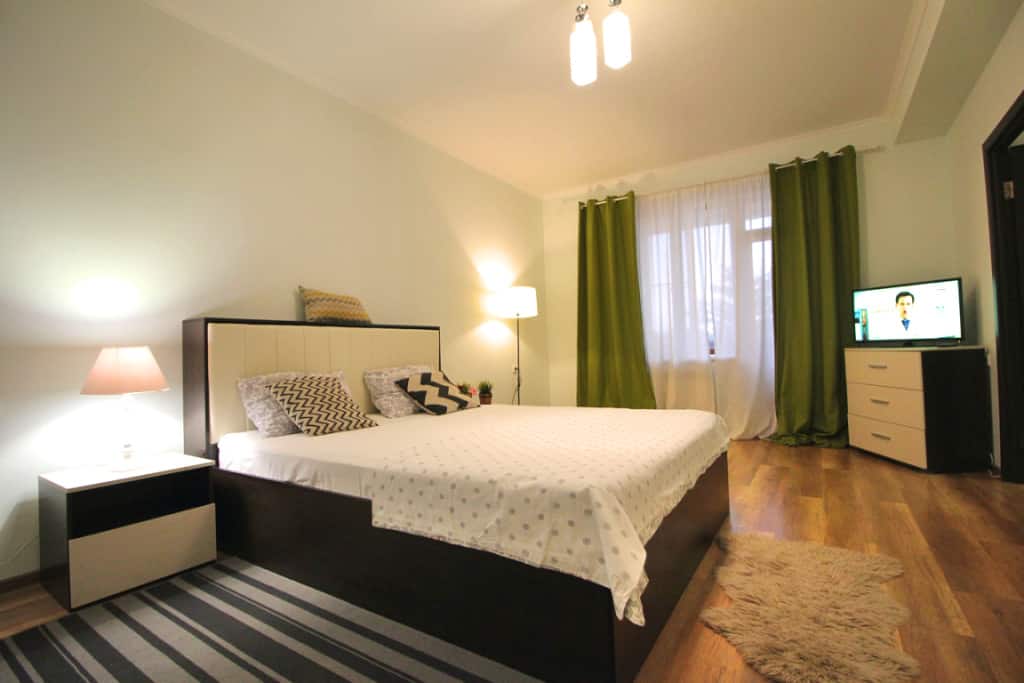 Апартаменты 2-комн Квартира 90 м2 на Булгакова by Sutki26: фото 1