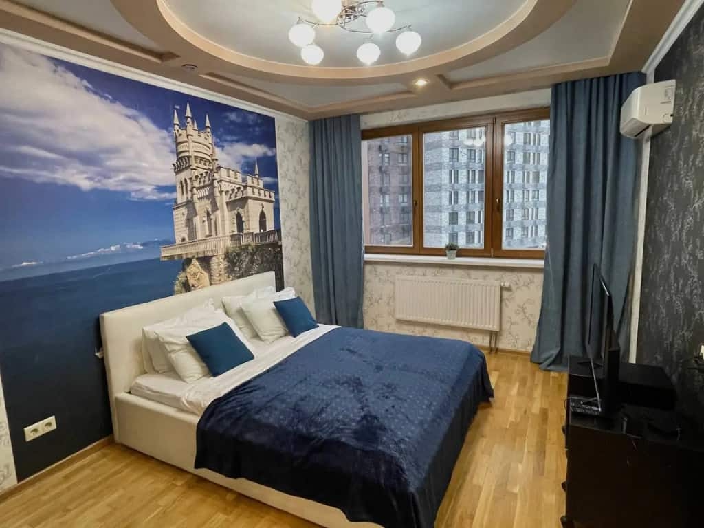 Квартира Просторная евро-трёшка у метро: главное фото 1