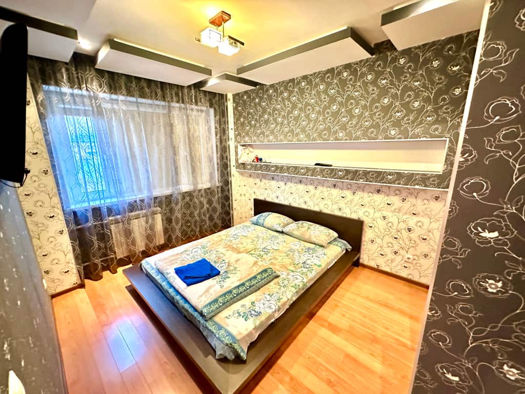 Квартира Светлая 2-комнатная: рядом гостиница Воркута и Центральная площадь: главное фото 1
