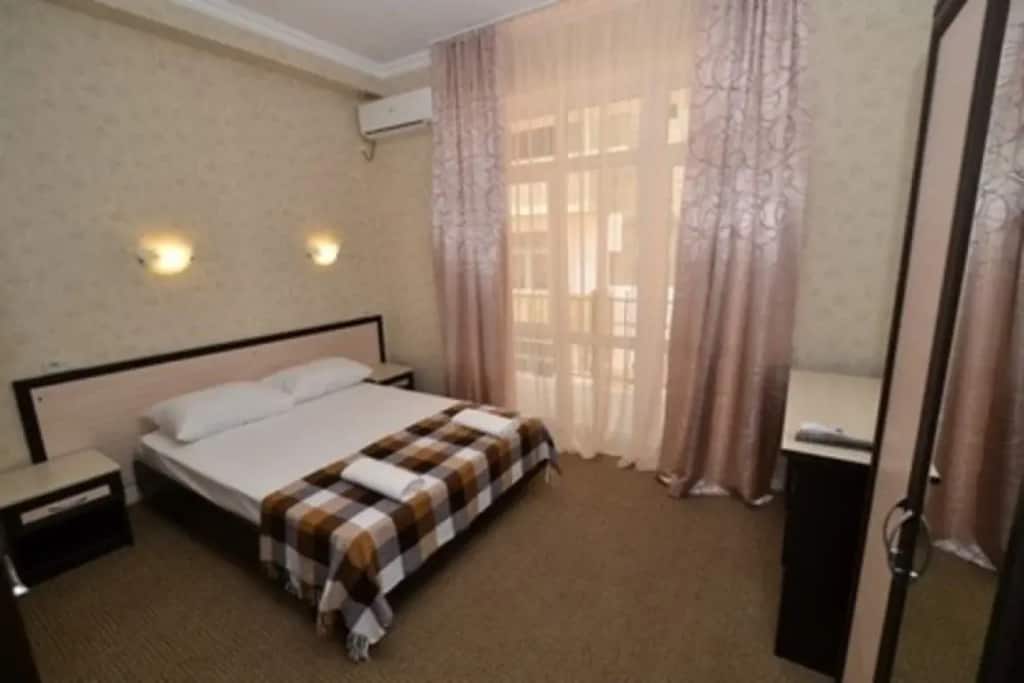 Lazurit Guesthouse: главное фото 1