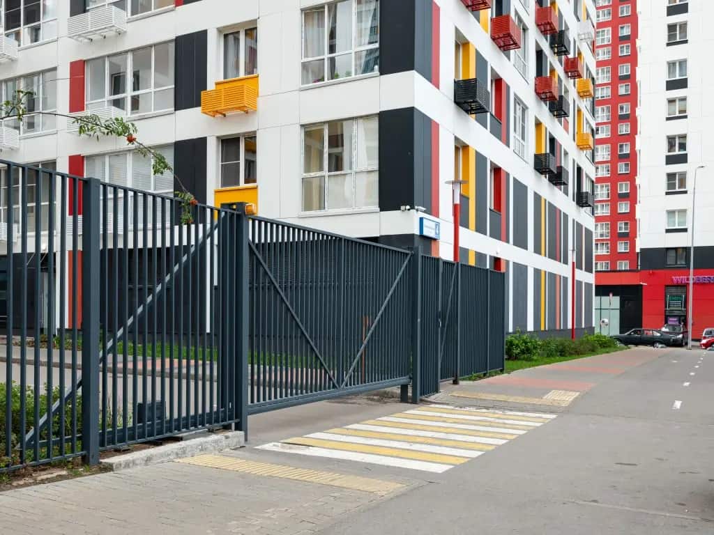 S Potryasayuschim Vidom Na Park Apartments: главное фото 1