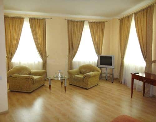 Design Studio with city view near the train station: главное фото 1