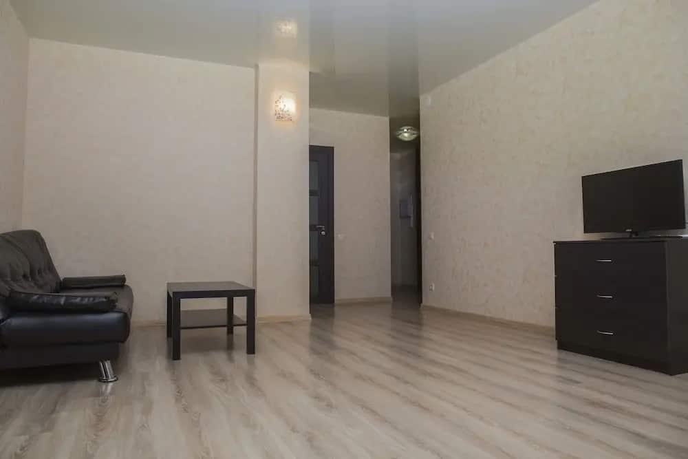 Apartment on 7-ya proseka 92: главное фото 1