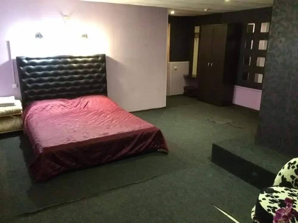 Жилые помещения Revolyutsii 28 - Hostel: главное фото 1