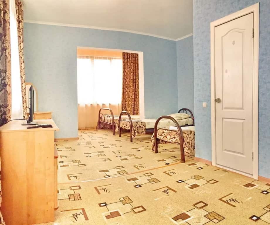 Lazurnaya Plus Hotel: главное фото 1