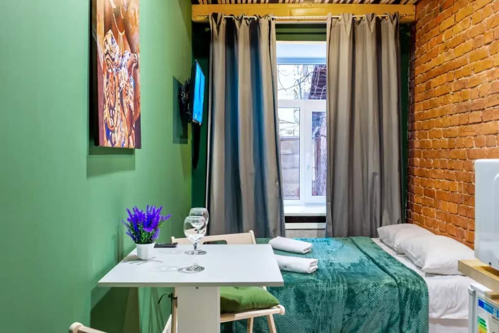 Апартаменты ROOMSTAY метро Василеостровская с видом во двор: главное фото 1