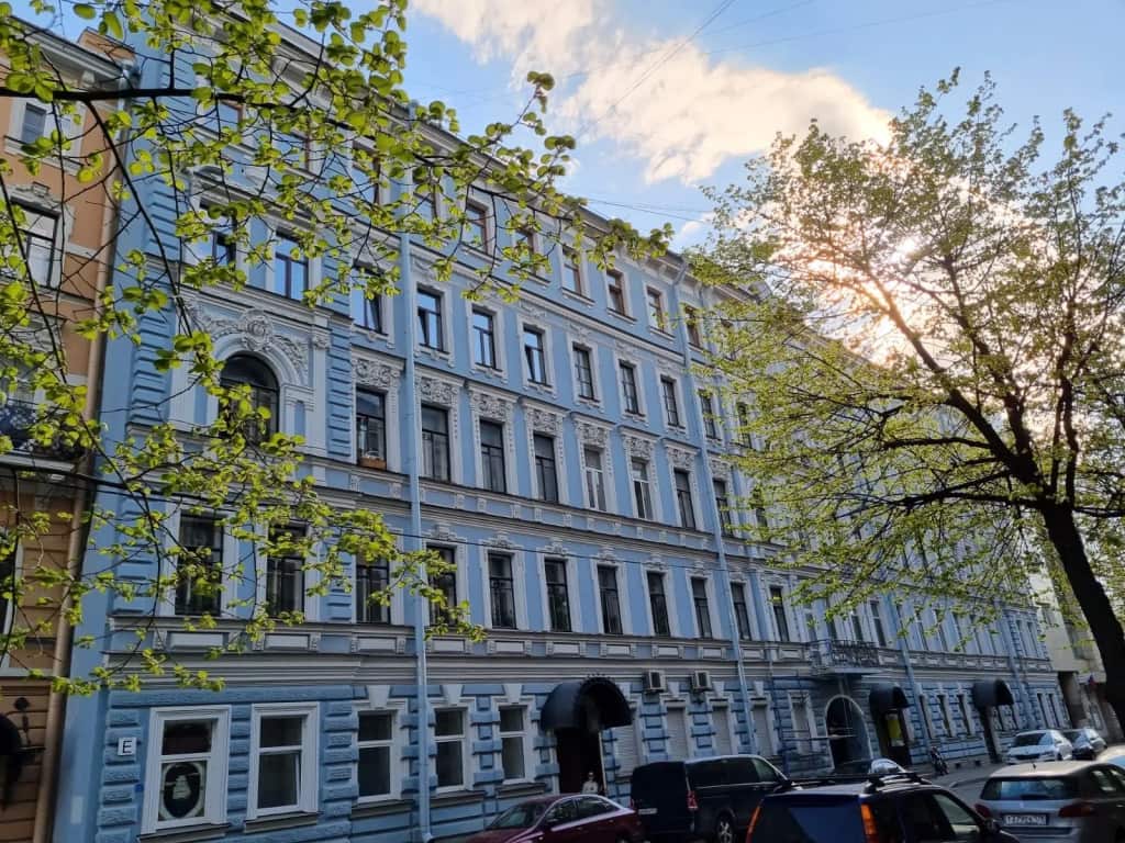 Квартира Трехкомнатная в сердце Петроградки в винтажном стиле: главное фото 1