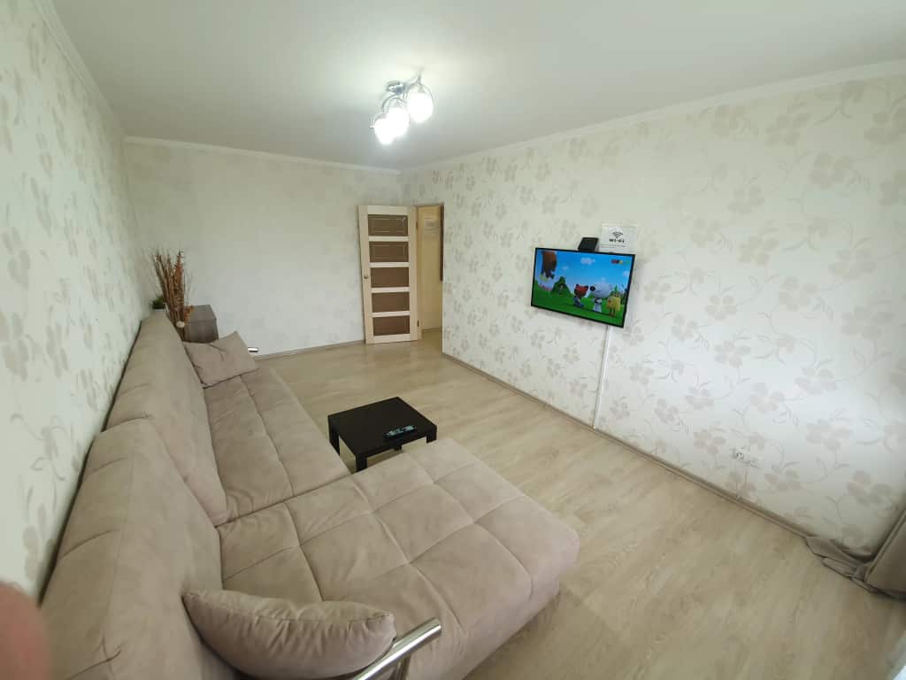 Квартира Виталий HouseRent Двухкомнатная по ул. Нефтяников, 27: главное фото 1