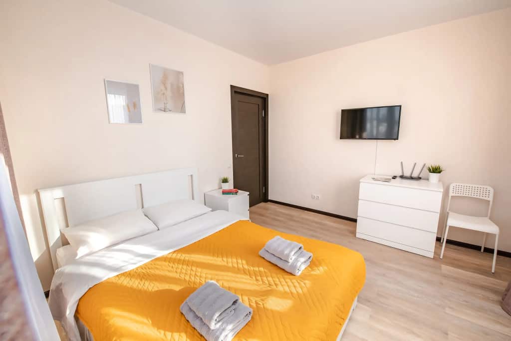 Апартаменты TopHouse на Можжевеловой 18, 88 Двухкомнатные: главное фото 1