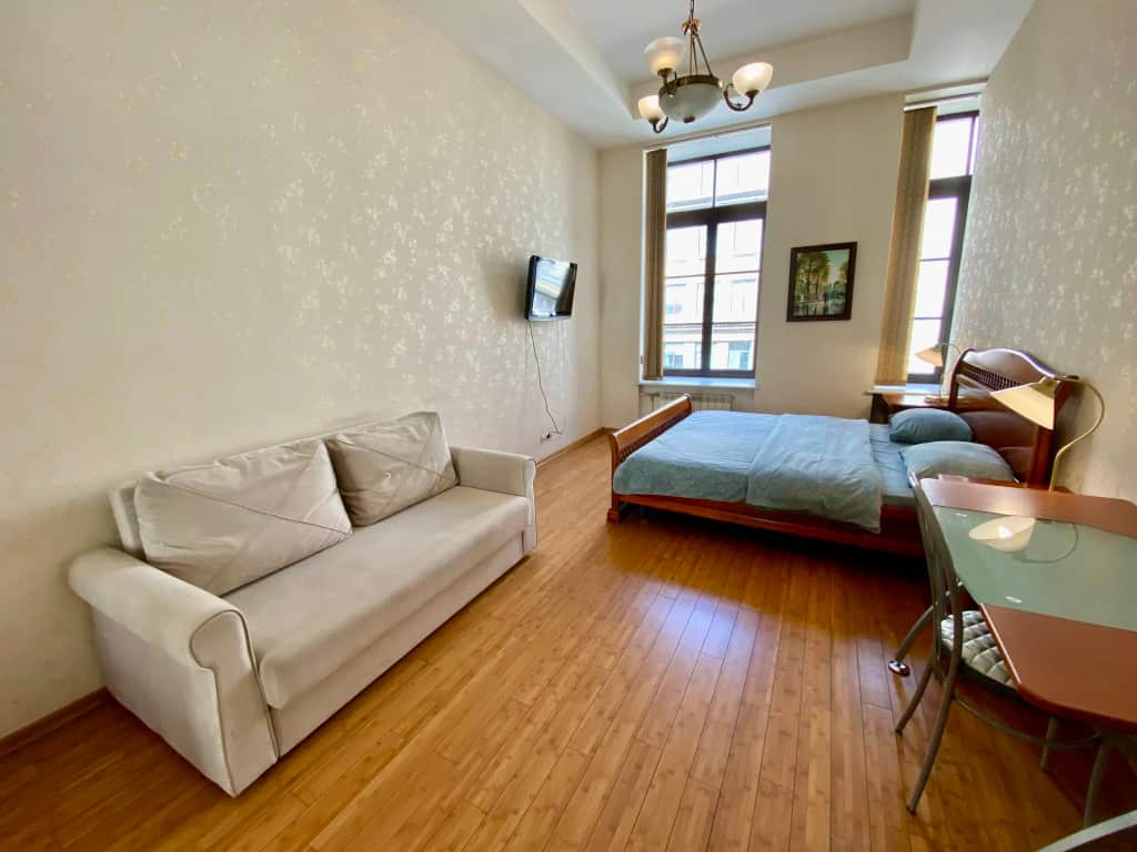 Современная квартира Невский 13 с балконом и парковкой: главное фото 1