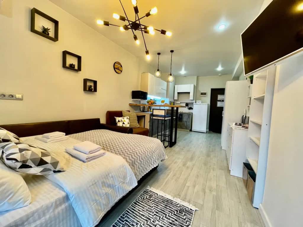 Апартаменты Sun city apartments ЖК Сокол с балконом: главное фото 1