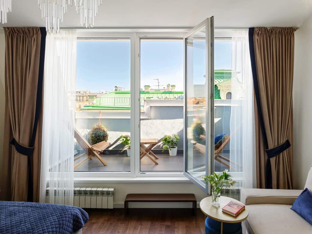 Апартаменты Minin Apartments Мансарда с двумя балконами на Невском 80 кв.м.: главное фото 1