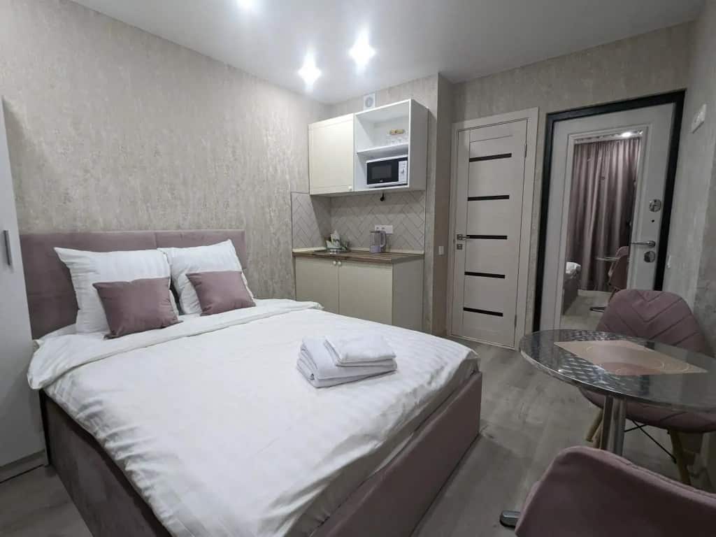 Апартаменты RentHome студия Роуз на Южном шоссе у ТЦ Амбар: главное фото 1