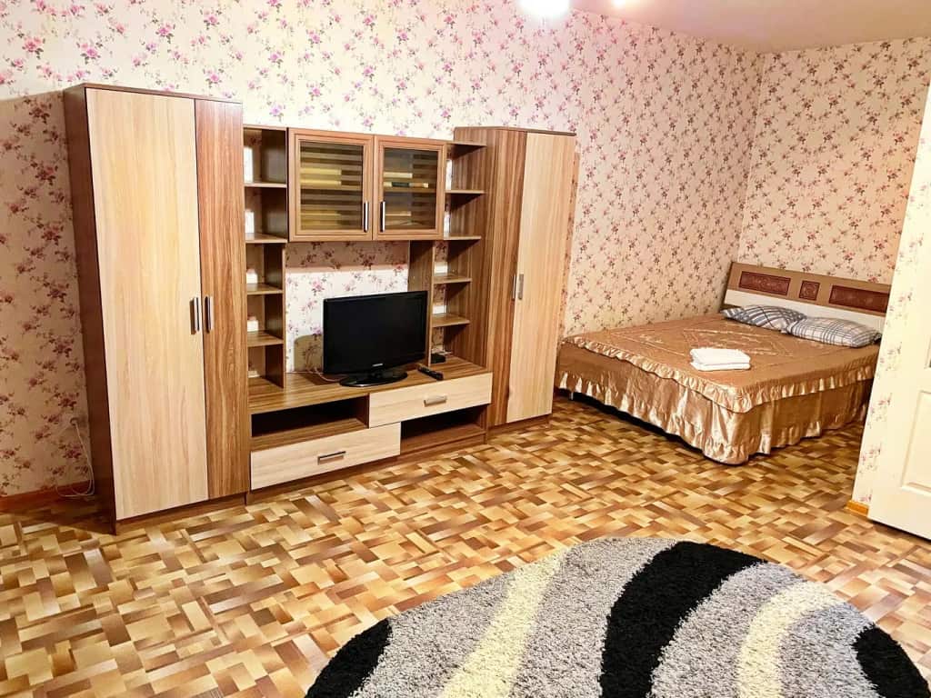 Апартаменты 1-к Республики 33А: главное фото 1