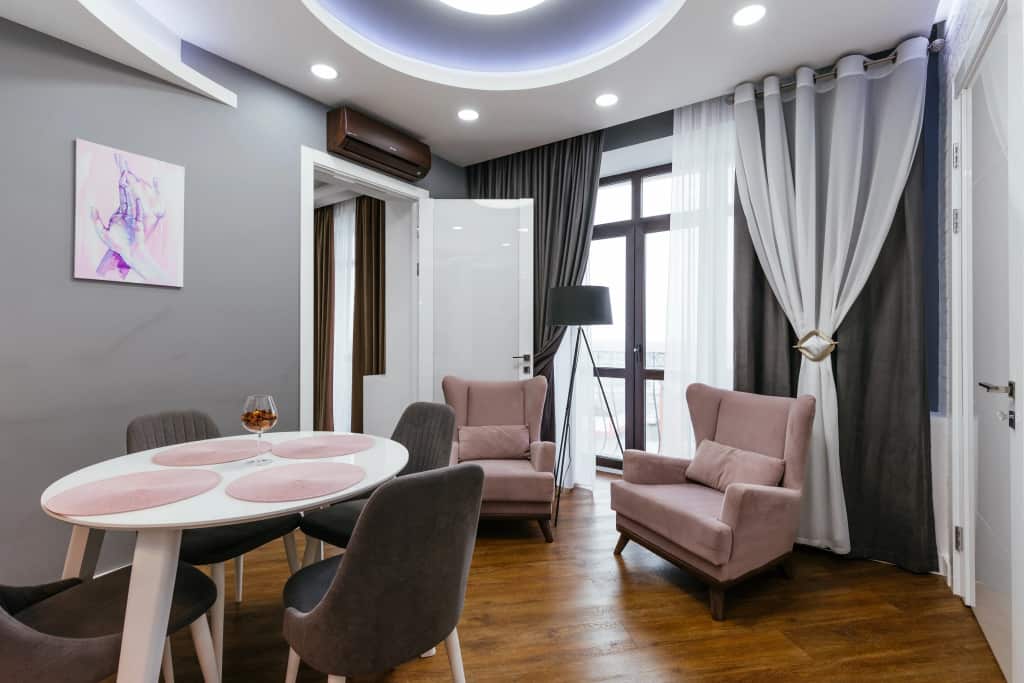 Апартаменты ROOM ROUR с видом на МОСТ ВЛЮБЛЕННЫХ: главное фото 1