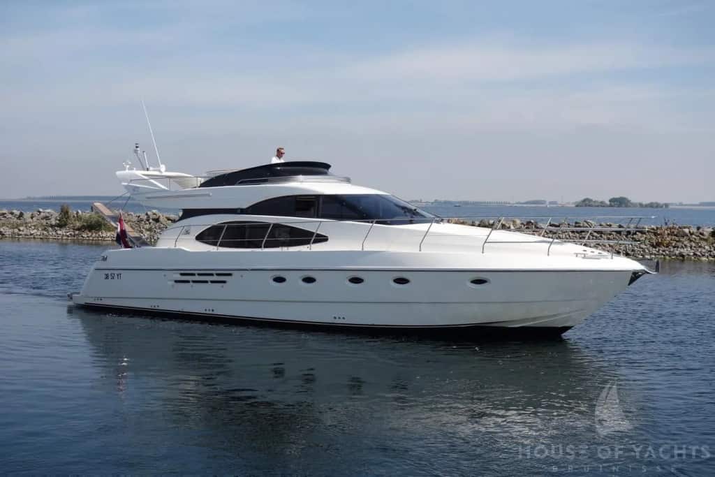 Отель Яхта Azimut: главное фото 1
