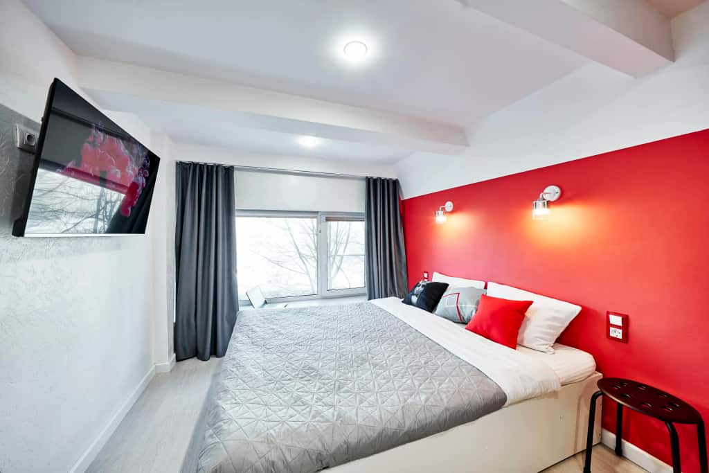 Апартаменты EasyGuest в красных оттенках интерьера Чертановской 7А: главное фото 1