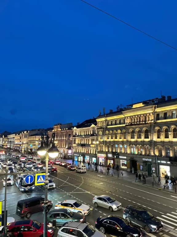 Апартаменты на Невском с балконом: главное фото 1