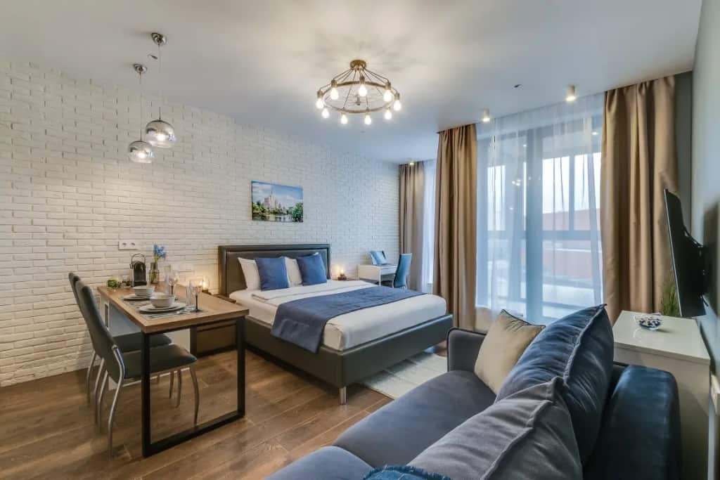 Апартаменты Улучшенные с Балконом и Видом на Парк Business Apartments: главное фото 1