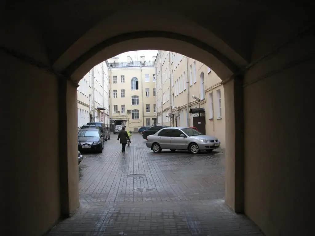 Near Vosstaniya Mini Hotel: фото 2