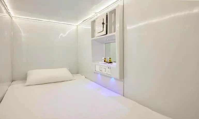 Molotoff Capsule Hotel: фото 2