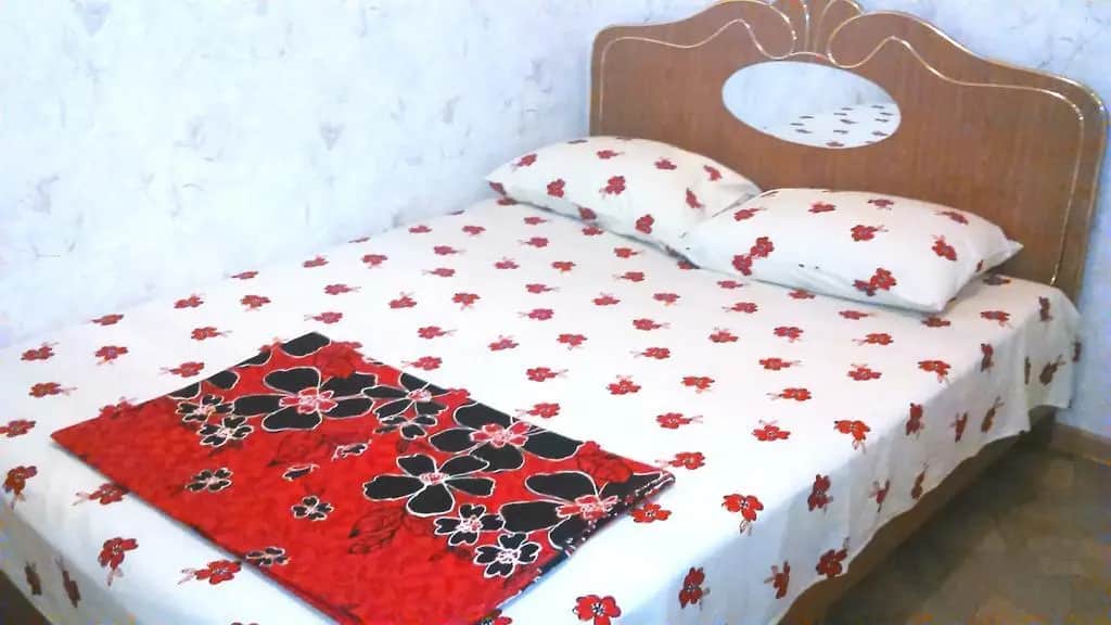 Меблированные комнаты One-Bedroom na 30let Pobedy 15d: фото 3