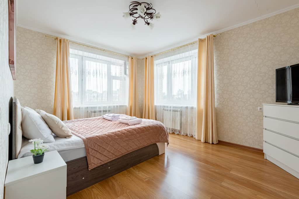 Квартира 1-к яркая у залива на Маркова 8/2 от RentAp, 4 сп.места: фото 2