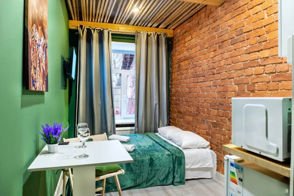 Апартаменты ROOMSTAY метро Василеостровская с видом во двор: фото 3