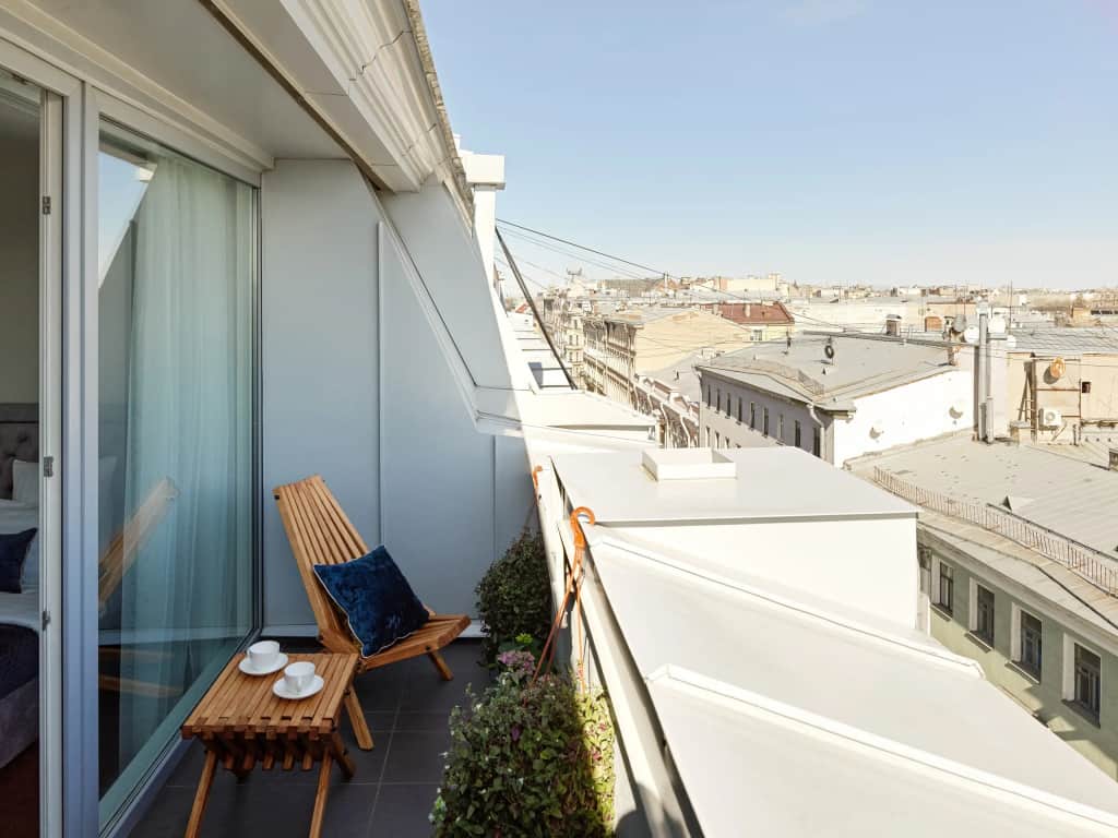 Апартаменты Minin Apartments Мансарда с двумя балконами на Невском 80 кв.м.: фото 3