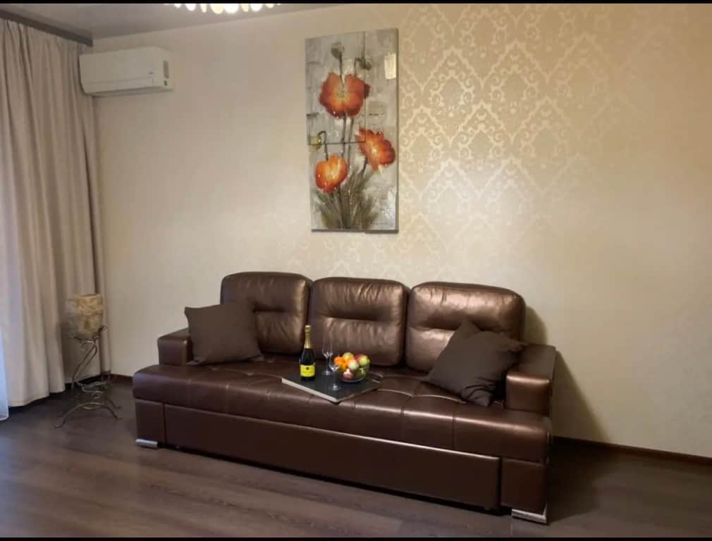 Апартаменты Двухкомнатные в Центре с Кухней и Балконом: фото 3