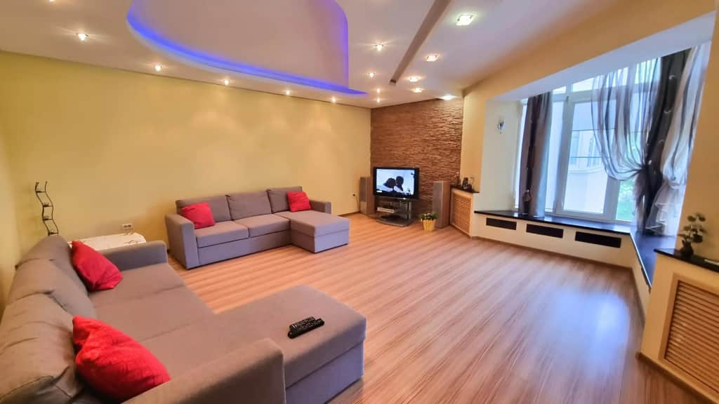Квартира Трехкомнатная в центре Ромашки: фото 3
