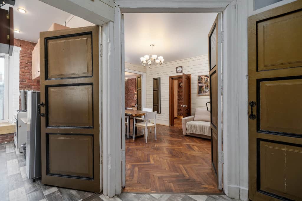 Апартаменты SREDNYAYA PODYACHESKAYA 6 APARTMENTS Просторные трехкомнатные апартаменты Park Lane Inn для 3-х взрослых: фото 2
