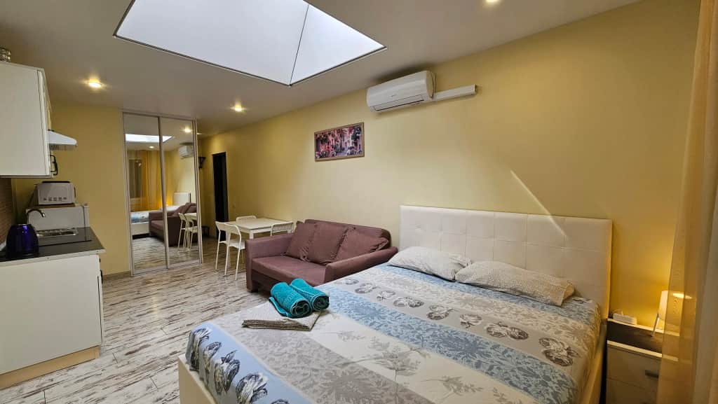 Апартаменты Уютная студия на Роз 57 от HomeHotelSochi (2): фото 3