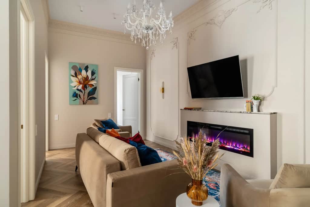 Апартаменты Дизайнерские 3х комнатные с камином Buyartapartments: фото 2