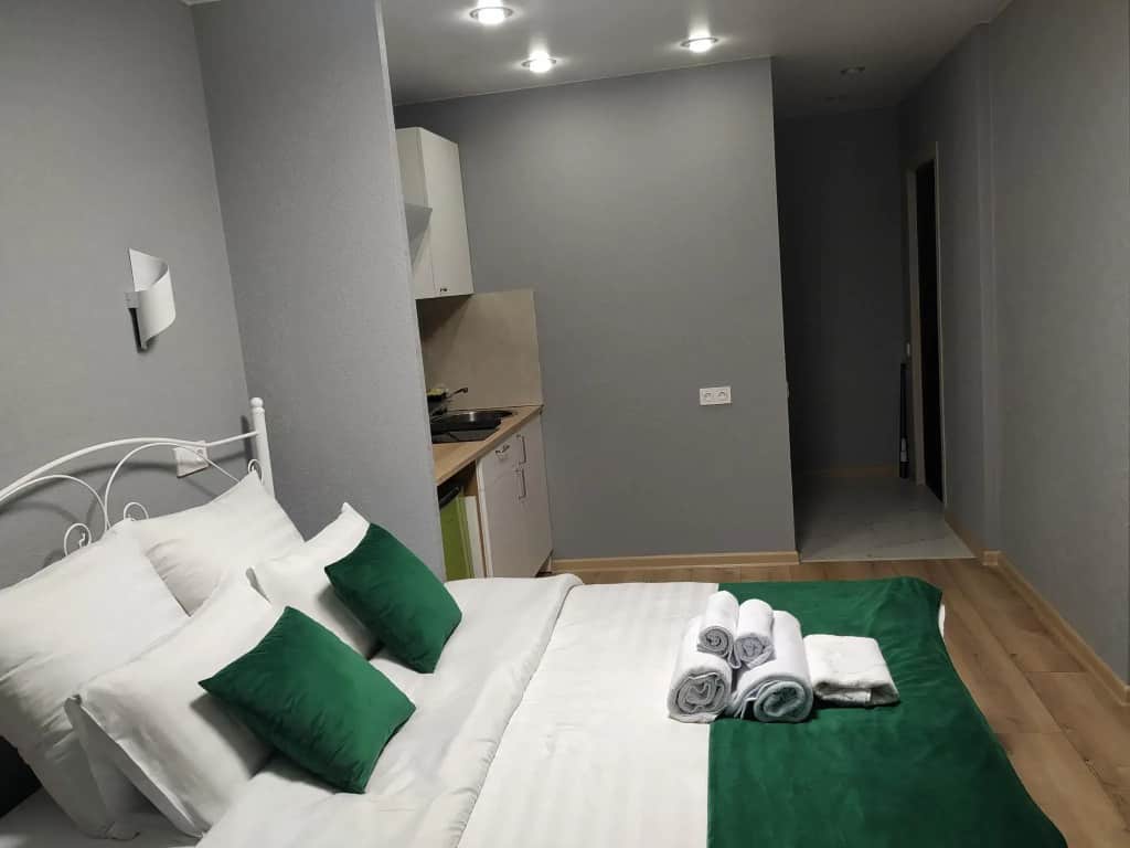 Апартаменты RentHome студия Изумруд на Южном шоссе у ТЦ Амбар: фото 2