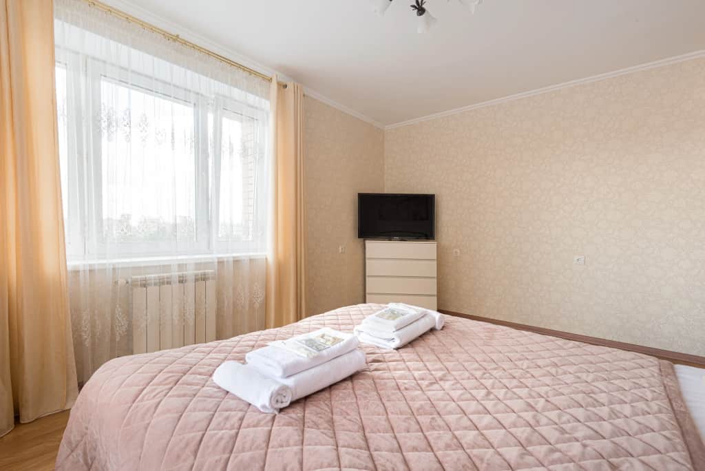Квартира 1-к яркая у залива на Маркова 8/2 от RentAp, 4 сп.места: фото 3