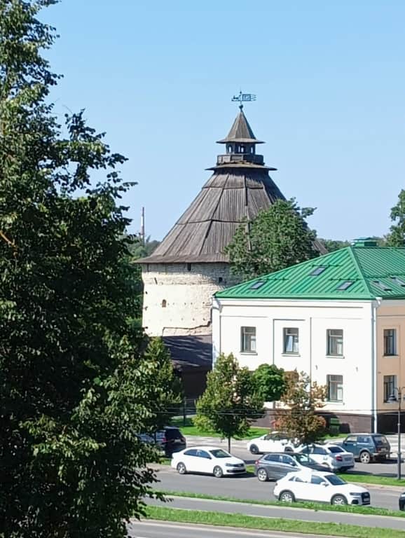 Квартира с Видом на Покровскую Башню и Реку Великую: фото 2