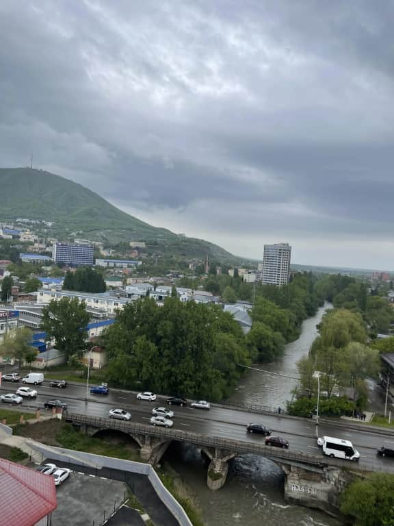 Апартаменты Квартира с видом на горы и речку: фото 3