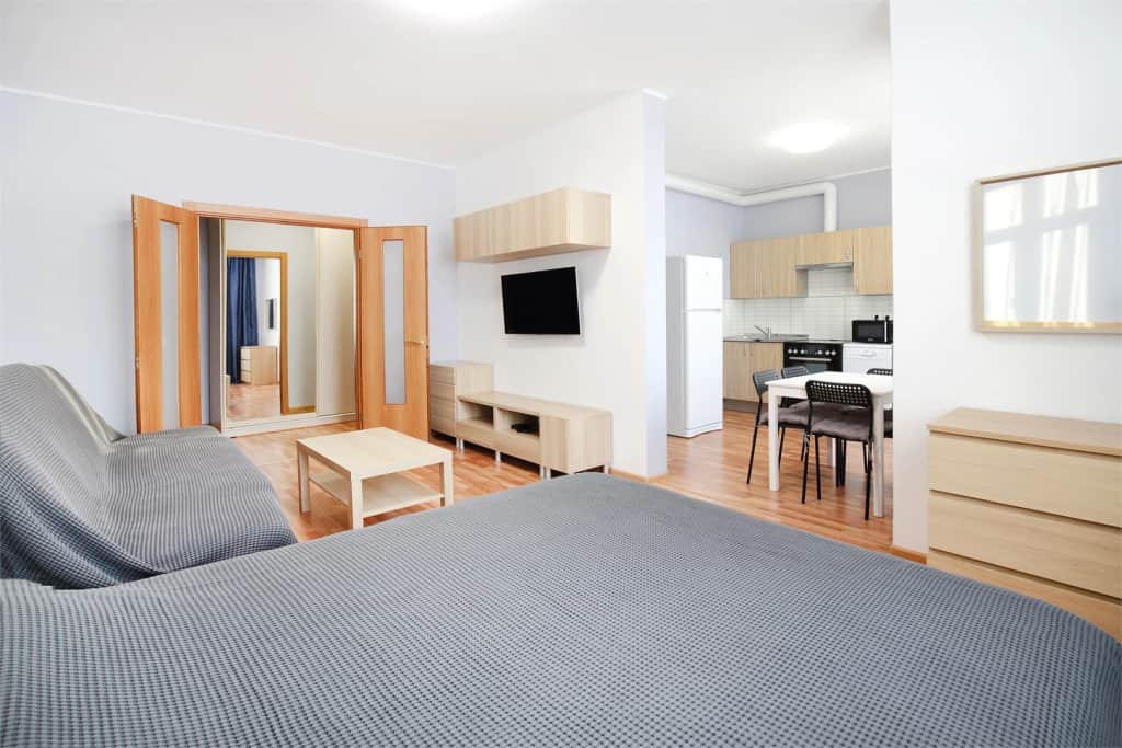 Апартаменты студия Rooms-ekb с видом на город (21 этаж): фото 2