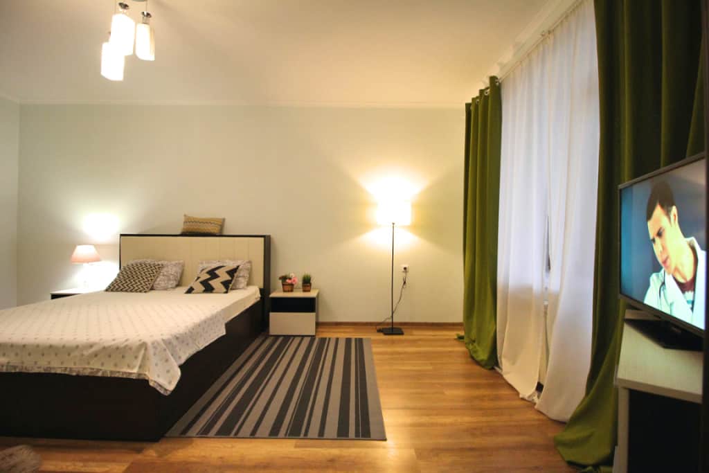 Апартаменты 2-комн Квартира 90 м2 на Булгакова by Sutki26: фото 2