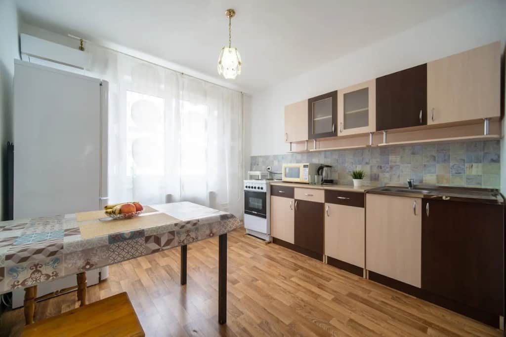 Квартира Как Дома с видом на Дом и Улицу: фото 3