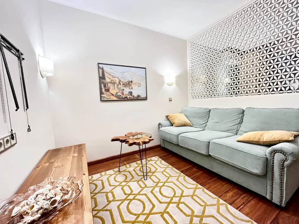Апартаменты Sunny Days Apartment Стахановская: фото 2