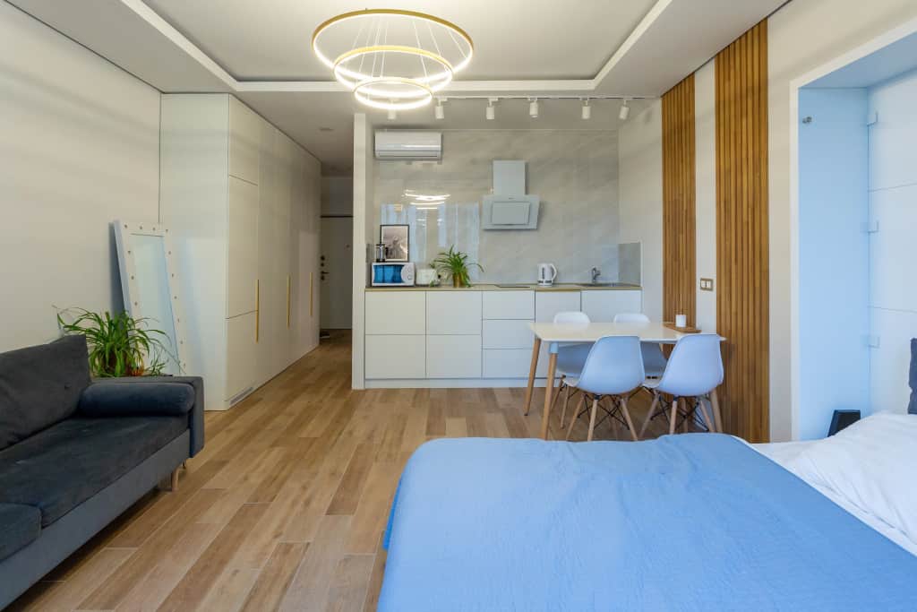 Апартаменты #3 White studio for 2+2 by Lo Apartments: фото 3