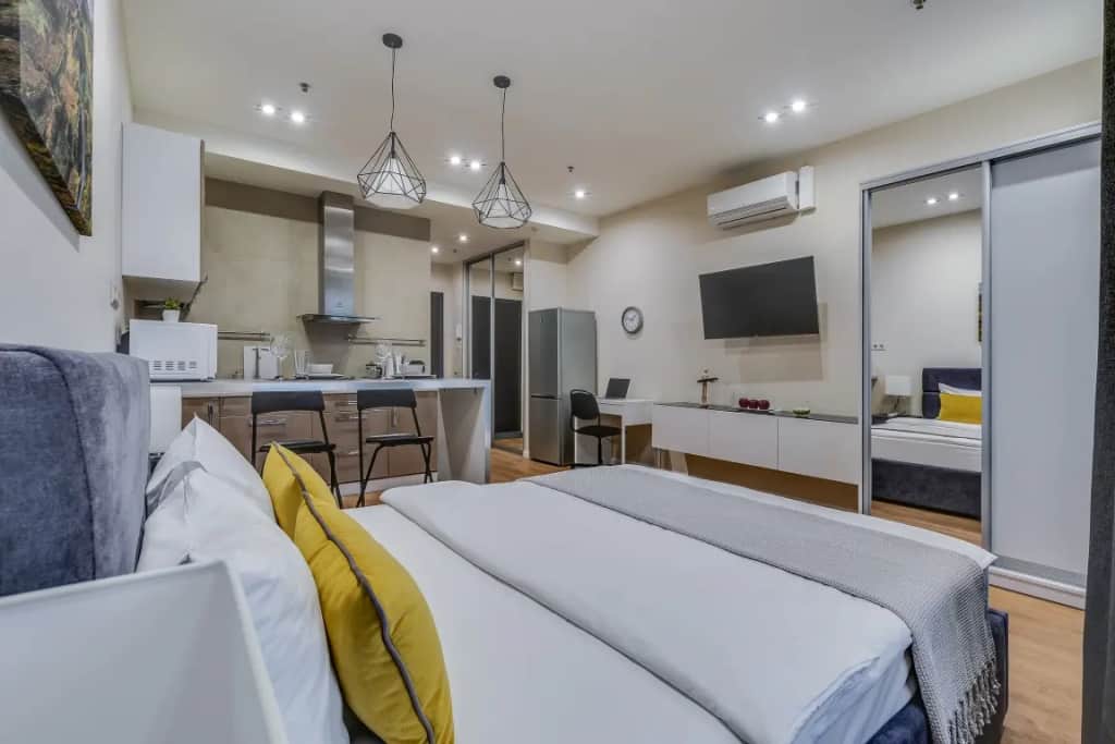 Апартаменты Представительские с Балконом и Видом на Город Business Apartments: фото 2