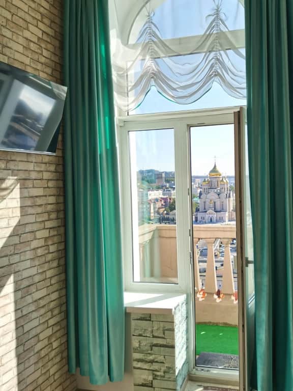 Апартаменты с балконом и видом на Золотой мост: фото 2