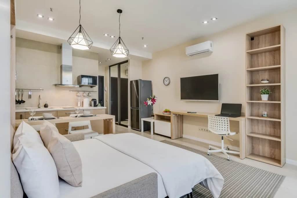 Апартаменты Премиум с Балконом и Видом на Город Business Apartments: фото 2