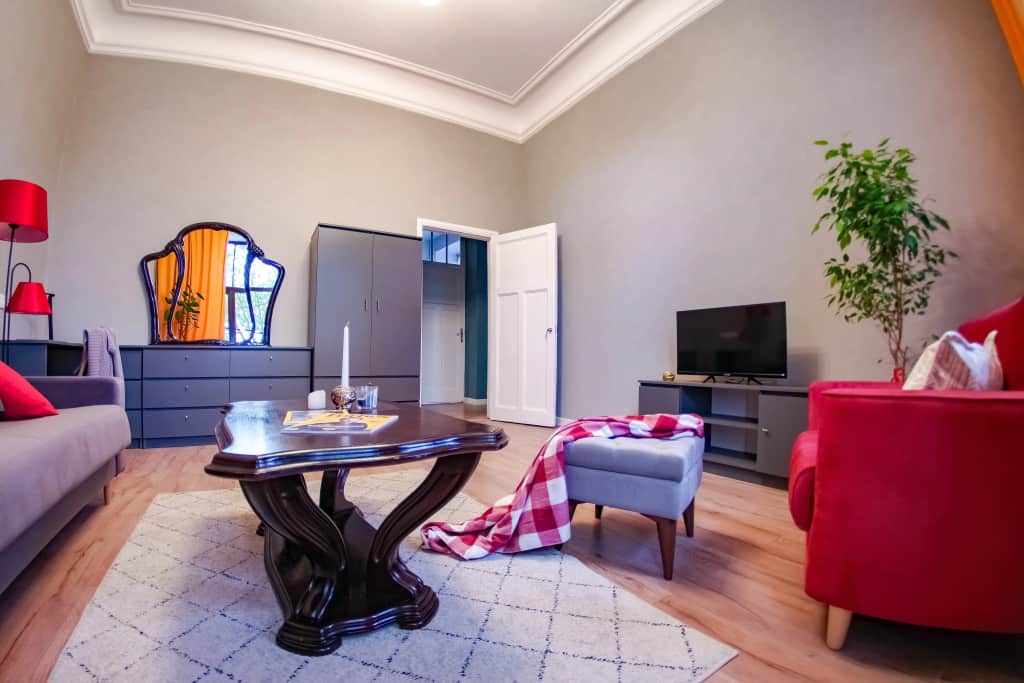 Квартира Интеллигентная двушка с потолками 4м у Петропавловки и метро: фото 3